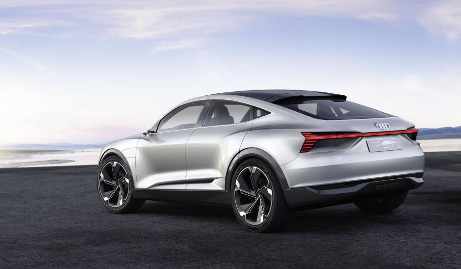  Audi e-tron Sportback Concept 2017 года  (фото 8 из 35)